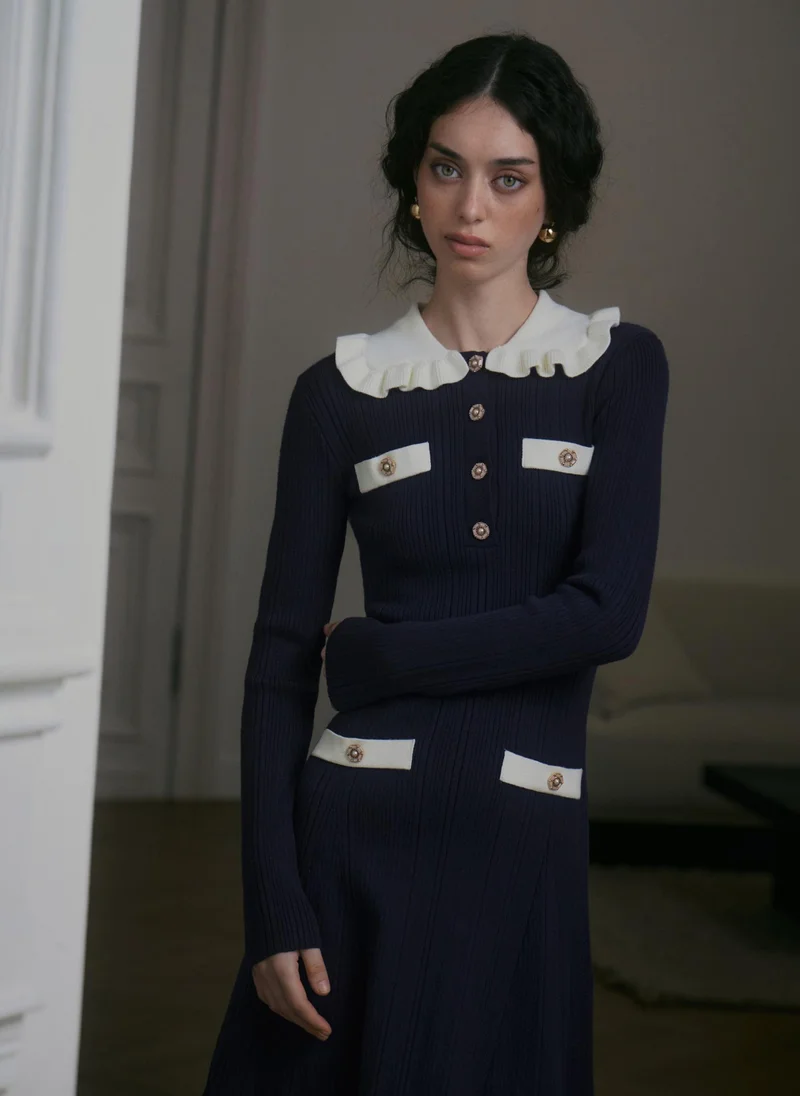 ليتشي فستان قصير محبوك بتفاصيل متباينة